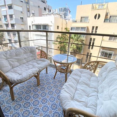 Sea Suites Тел Авив Екстериор снимка