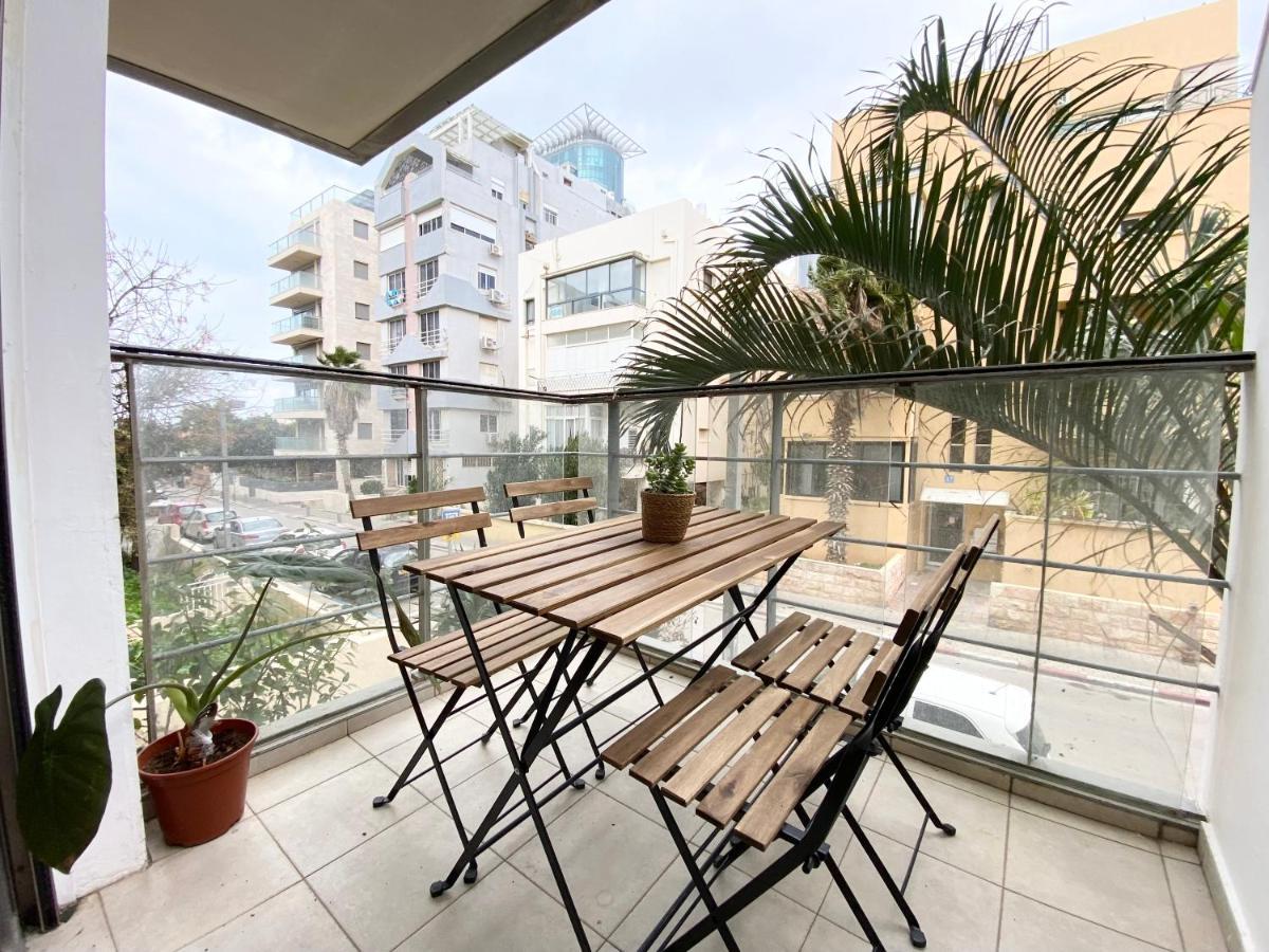 Sea Suites Тел Авив Екстериор снимка