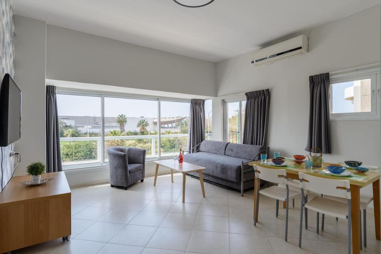 Sea Suites Тел Авив Екстериор снимка