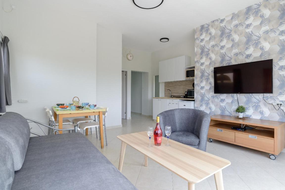 Sea Suites Тел Авив Екстериор снимка